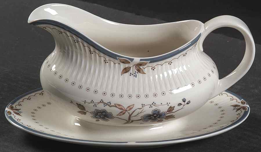 Old Colony Gravy Boat with Attached Underplate by Royal Doulton-1