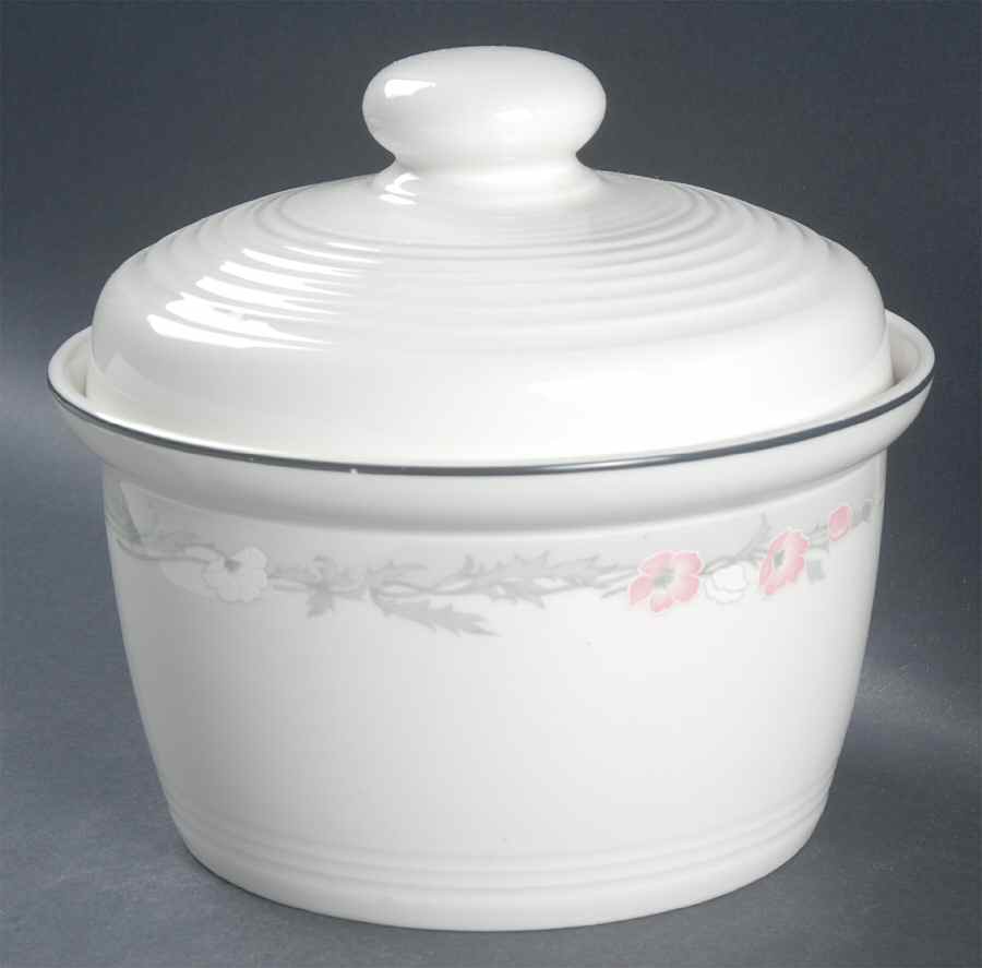 Park Lane 1.25 Qt Round Covered Casserole by Royal Doulton-1