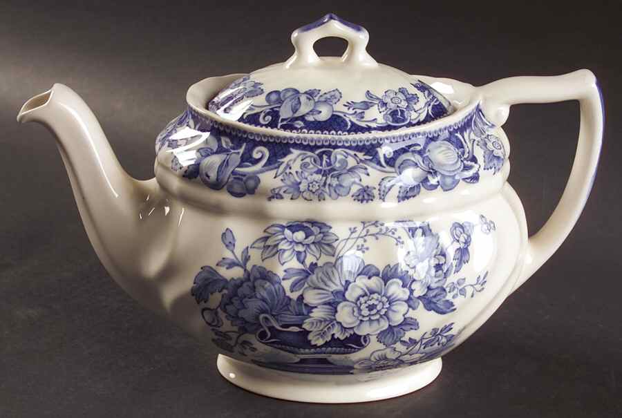 Pomeroy Blue and White (D6323) Teapot & Lid by Royal Doulton-1