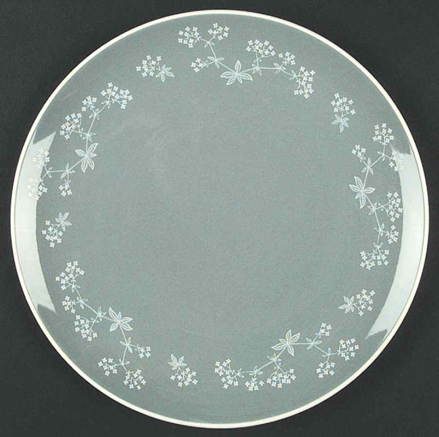 Queenslace Dinner Plate by Royal Doulton-1