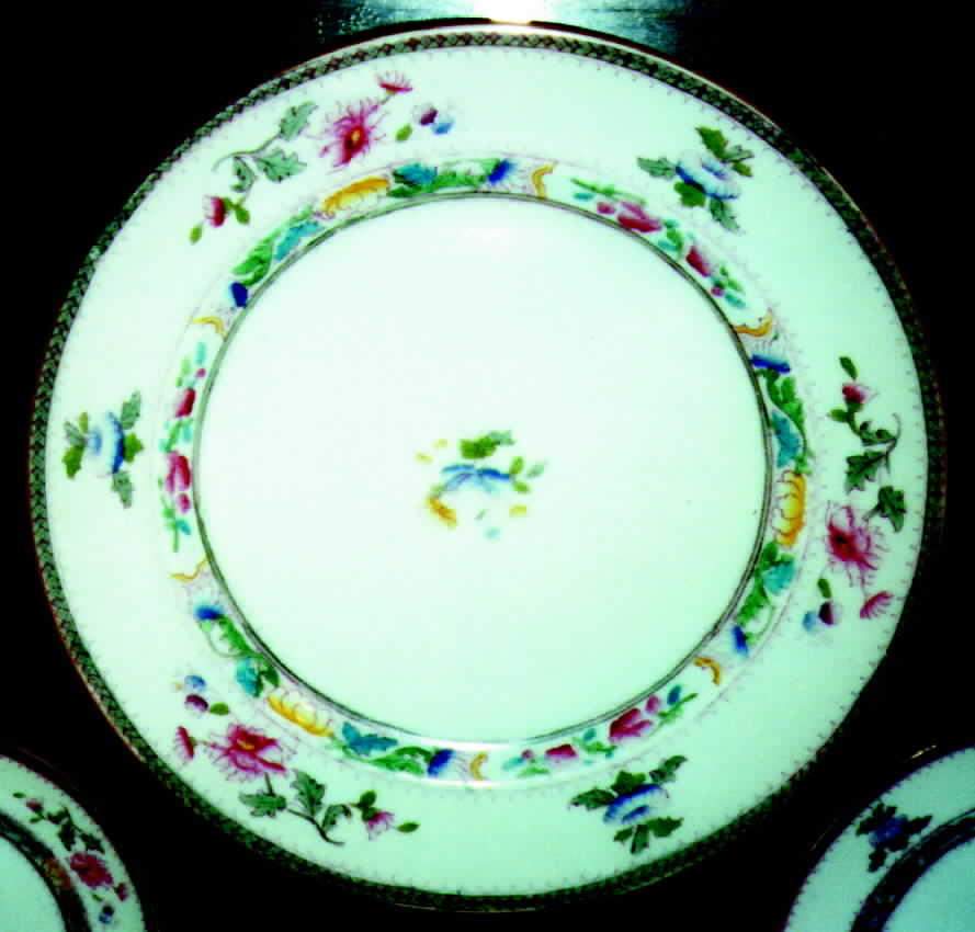 RD12 Dinner Plate by Royal Doulton-1