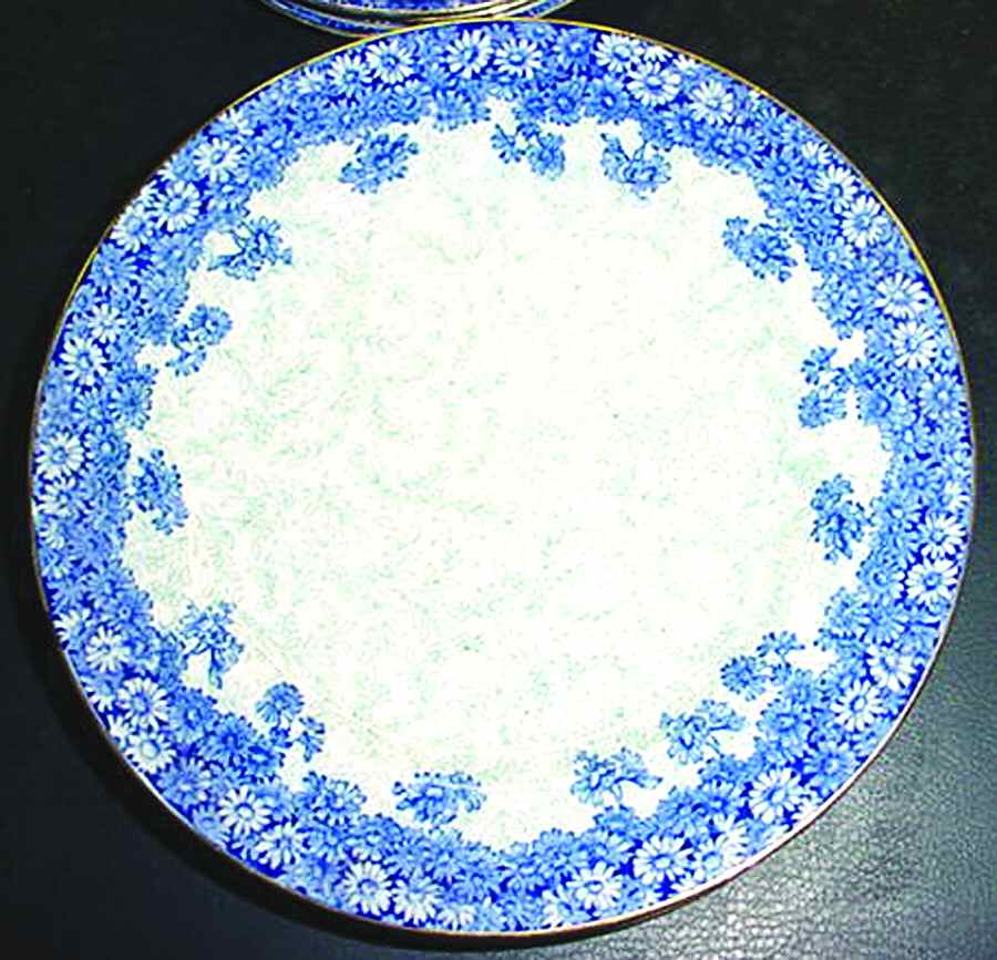 RD21 Dinner Plate by Royal Doulton-1