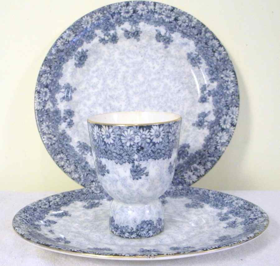 RD21 Double Egg Cup by Royal Doulton-1
