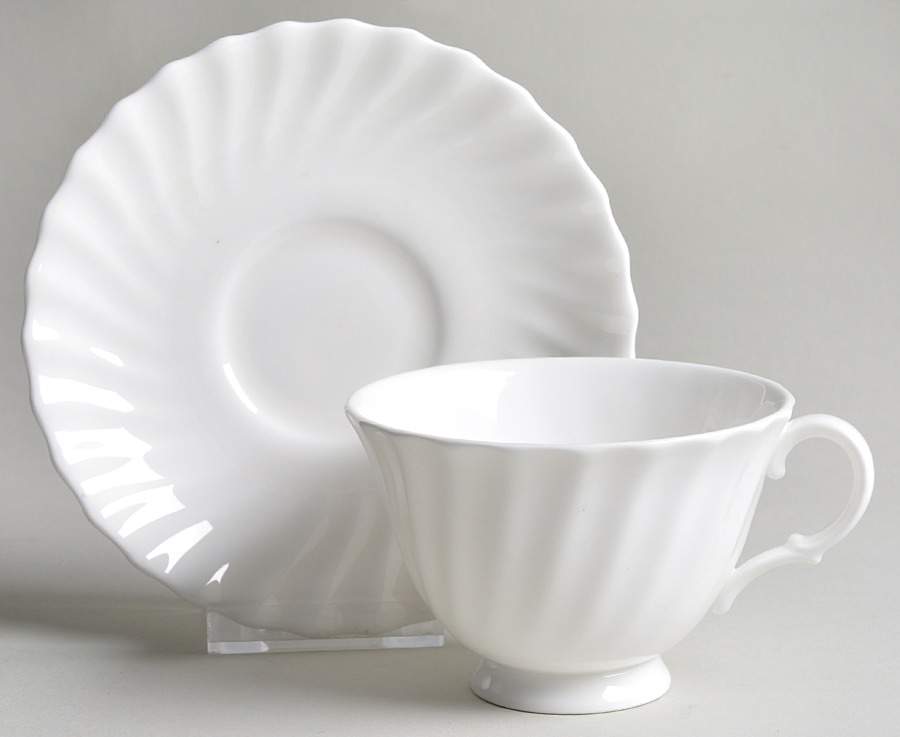 RD27 Footed Cup & Saucer Set by Royal Doulton-1