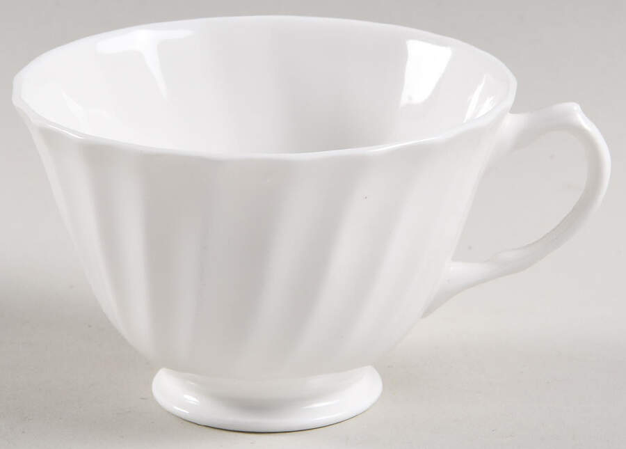 RD27 Footed Cup by Royal Doulton-1