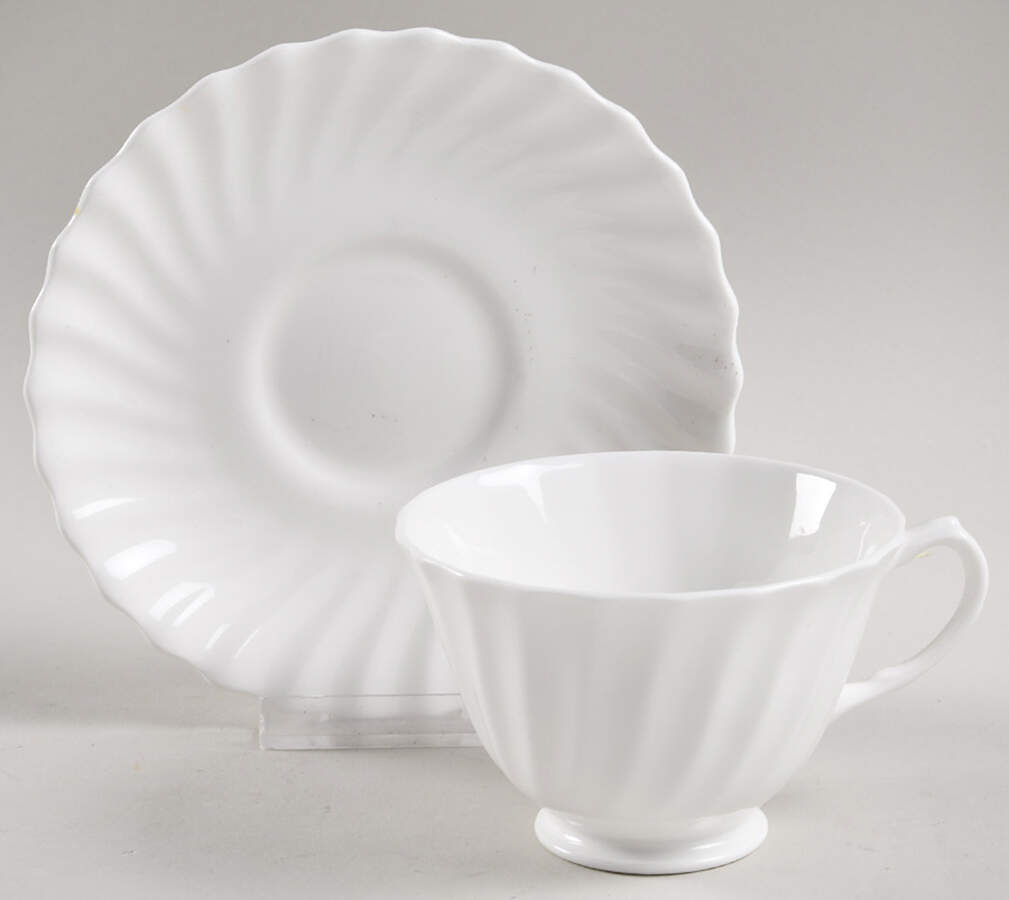 RD27 Footed Cup & Saucer Set by Royal Doulton-1