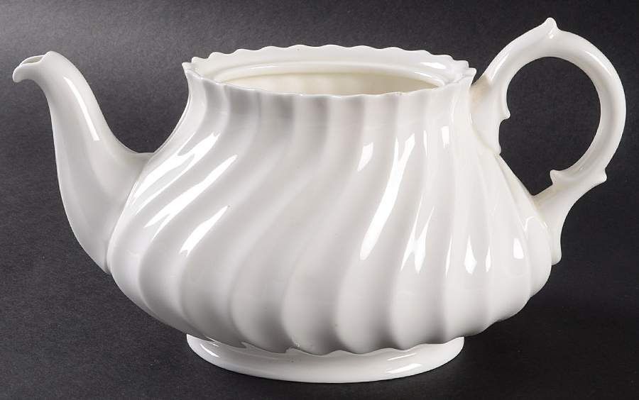 RD27 Teapot No Lid by Royal Doulton-1
