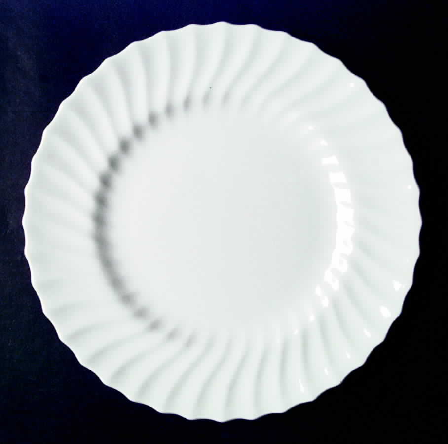 RD27 Dinner Plate by Royal Doulton-1