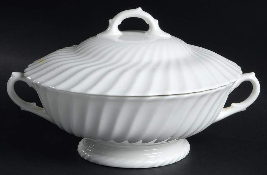 RD27 Round Covered Vegetable by Royal Doulton-1