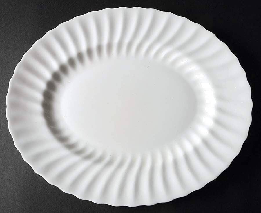 RD27 14" Oval Serving Platter by Royal Doulton-1