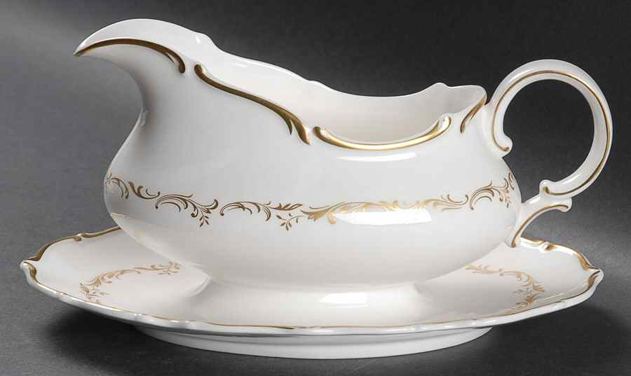 Richelieu Gravy Boat with Attached Underplate by Royal Doulton-1