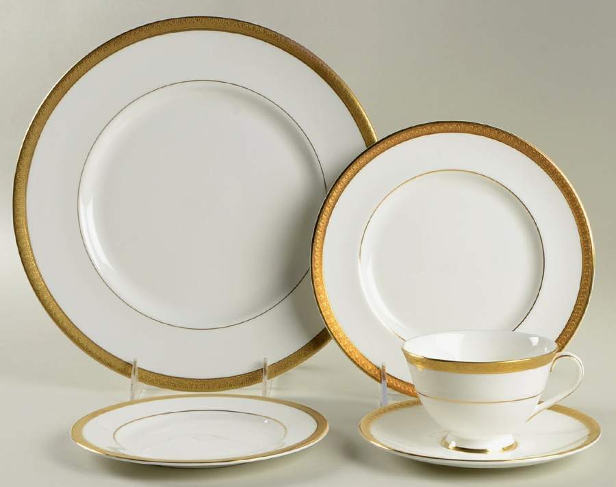 Royal Gold 40 Piece Estate Set by Royal Doulton-1