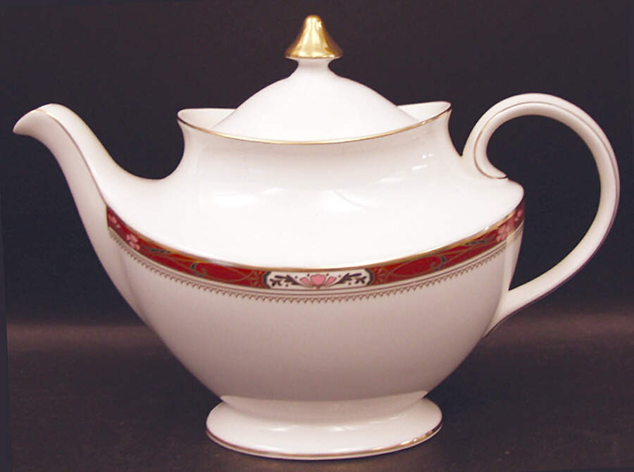 Sandon Teapot & Lid by Royal Doulton-1