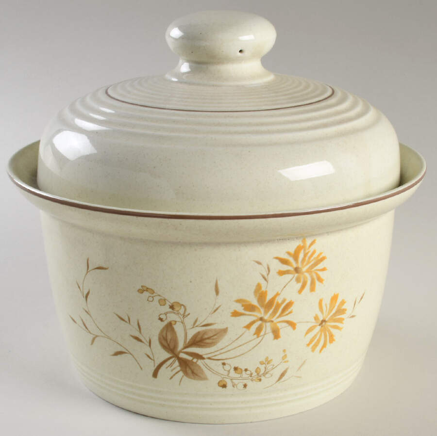 Sandsprite (Single Line Brown Trim) 3 Quart Round Covered Casserole by Royal Doulton-1