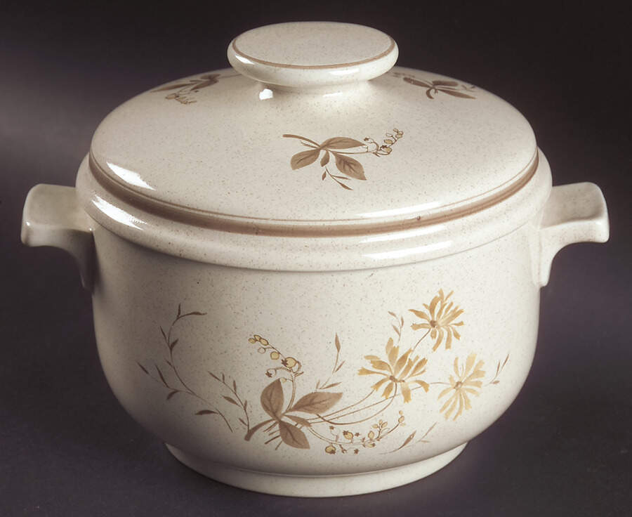 Sandsprite (Double Line Brown Trim) 1.25 Qt Round Covered Casserole by Royal Doulton-1