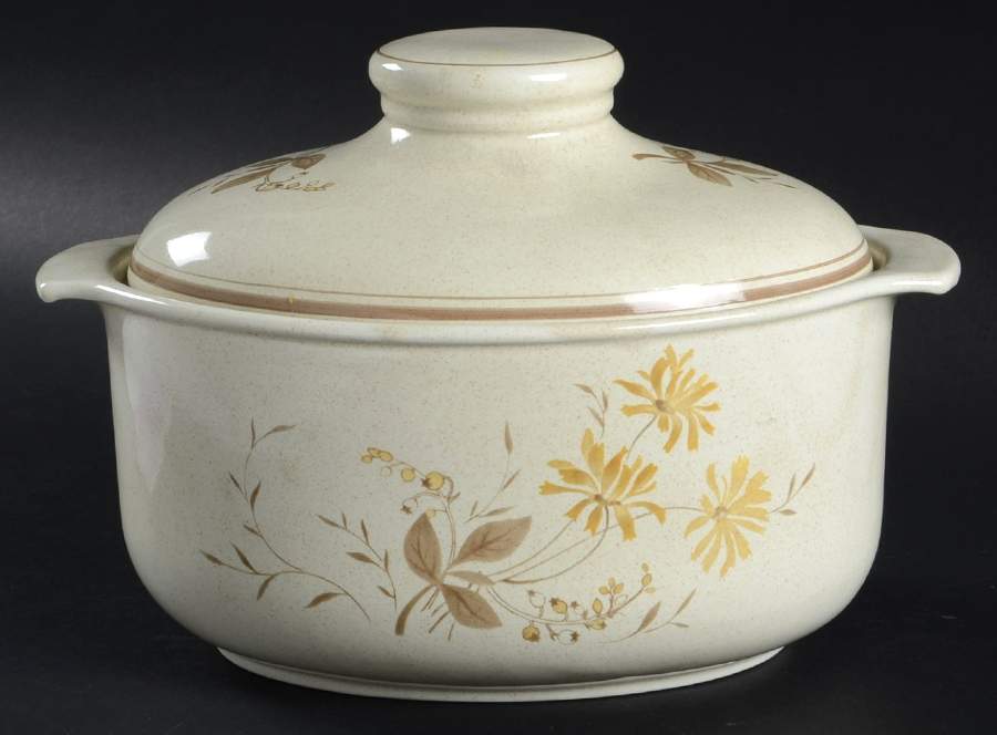 Sandsprite (Double Line Brown Trim) 2.5 Quart Oval Covered Casserole by Royal Doulton-1
