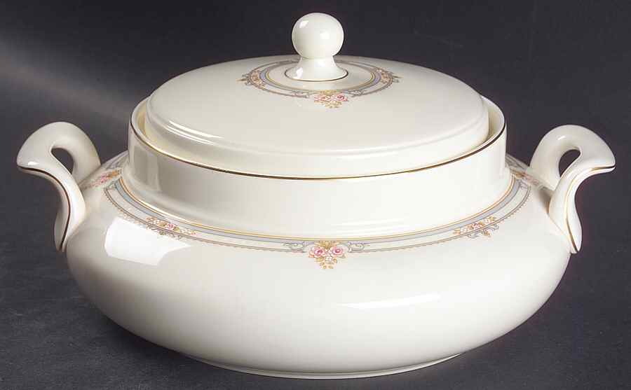 Sarah Round Covered Vegetable by Royal Doulton-1