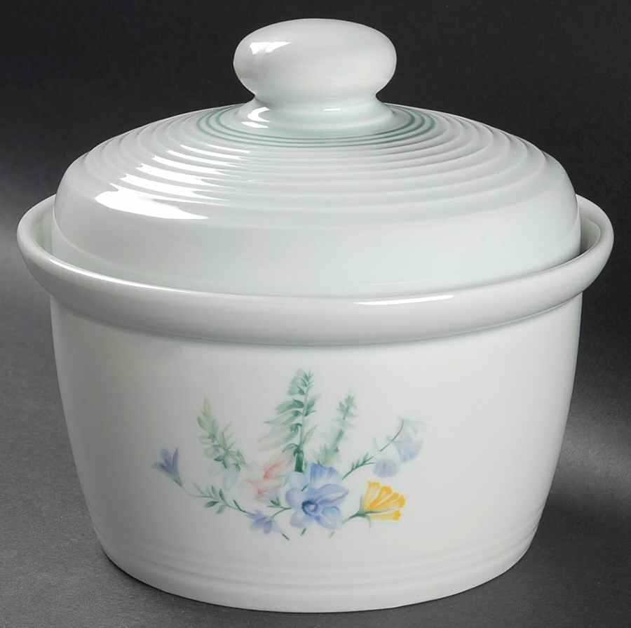 Shady Lane 1.25 Qt Round Covered Casserole by Royal Doulton-1