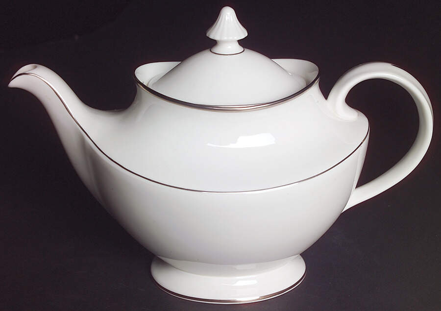 Signet Teapot & Lid by Royal Doulton-1