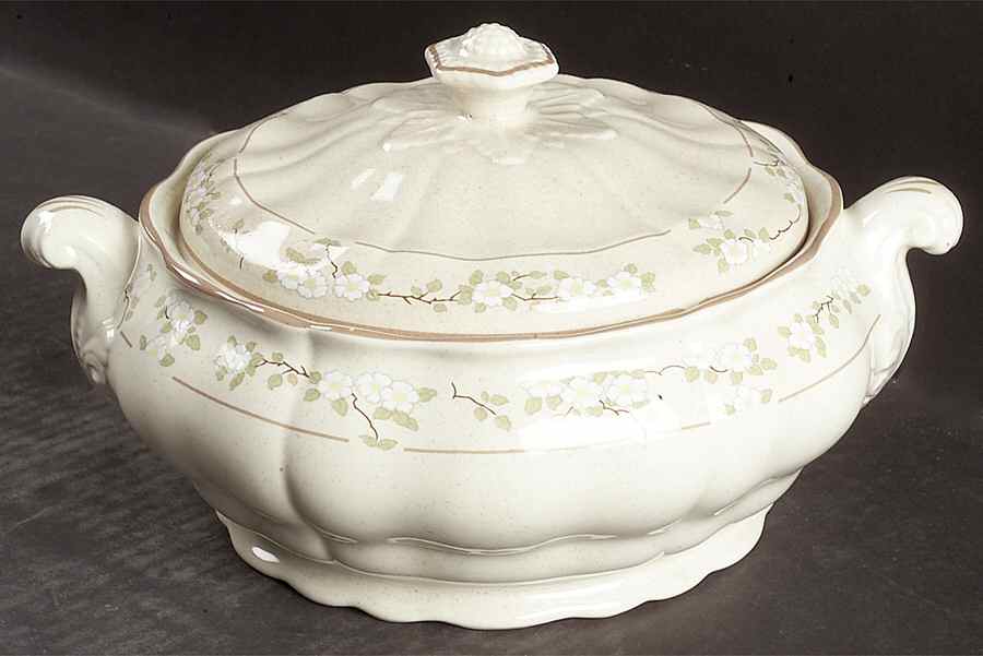 Somerset 1 Qt Round Covered Casserole by Royal Doulton-1