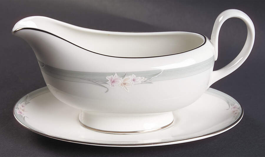Sophistication Gravy Boat & Underplate by Royal Doulton-1