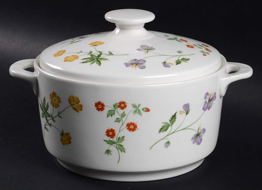 Springtime 1.25 Qt Round Covered Casserole by Royal Doulton-1