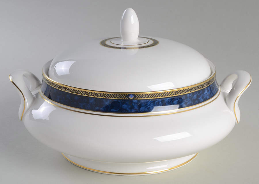 Stanwyck Round Covered Vegetable by Royal Doulton-1
