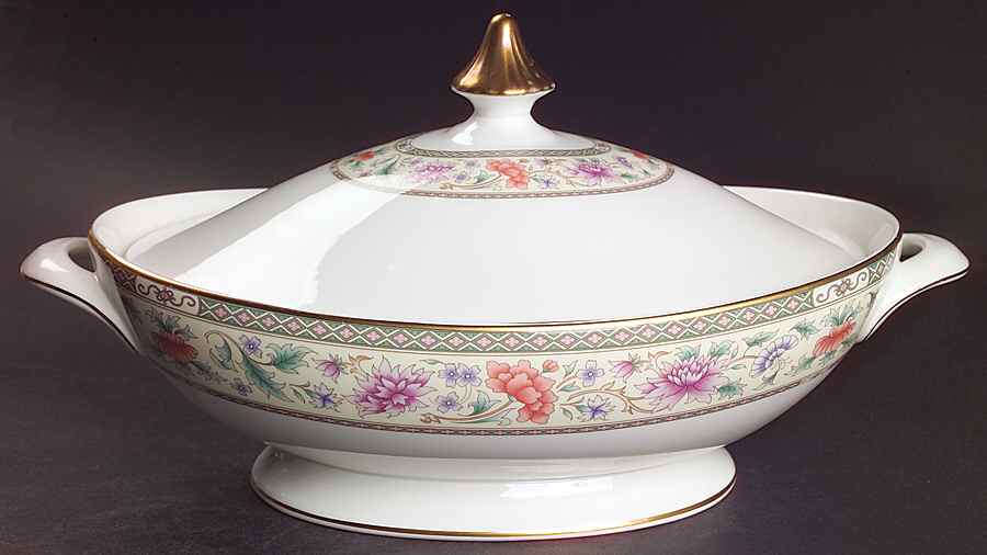 St. Andrew Oval Covered Vegetable by Royal Doulton-1