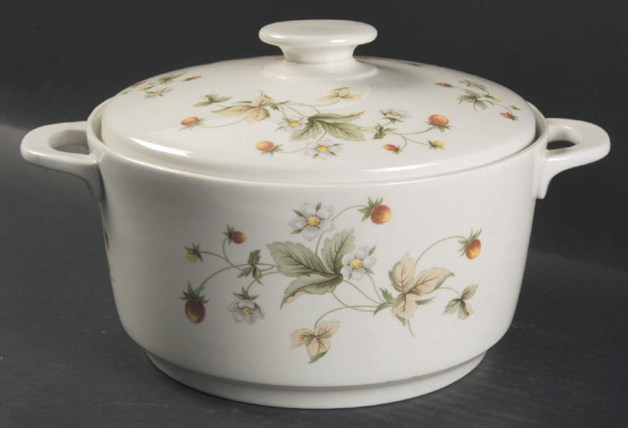 Strawberry Cream 2.5 Qt Round Covered Casserole by Royal Doulton-1