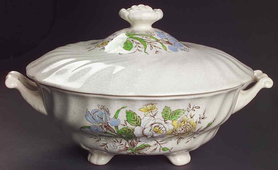 Sutherland Round Covered Vegetable by Royal Doulton-1
