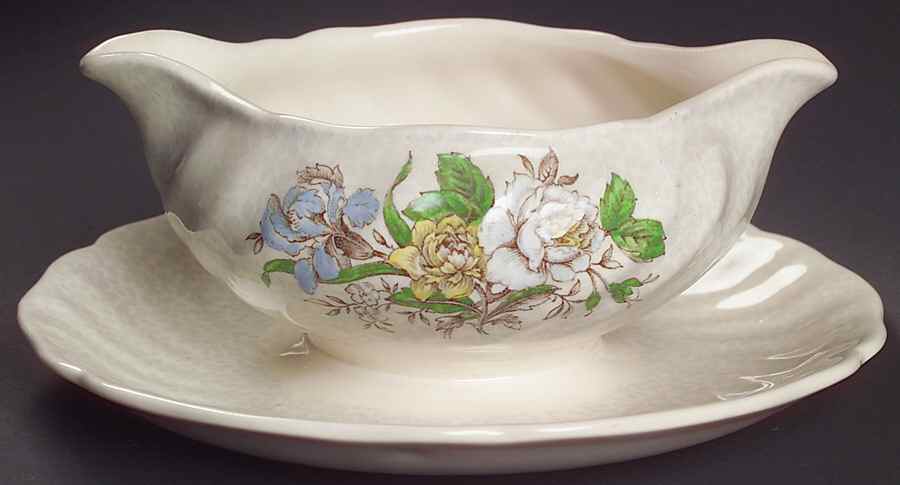 Sutherland Gravy Boat with Attached Underplate by Royal Doulton-1