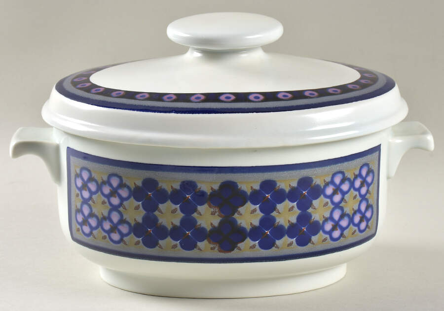 Tangier 2.25 Quart Oval Covered Casserole by Royal Doulton-1