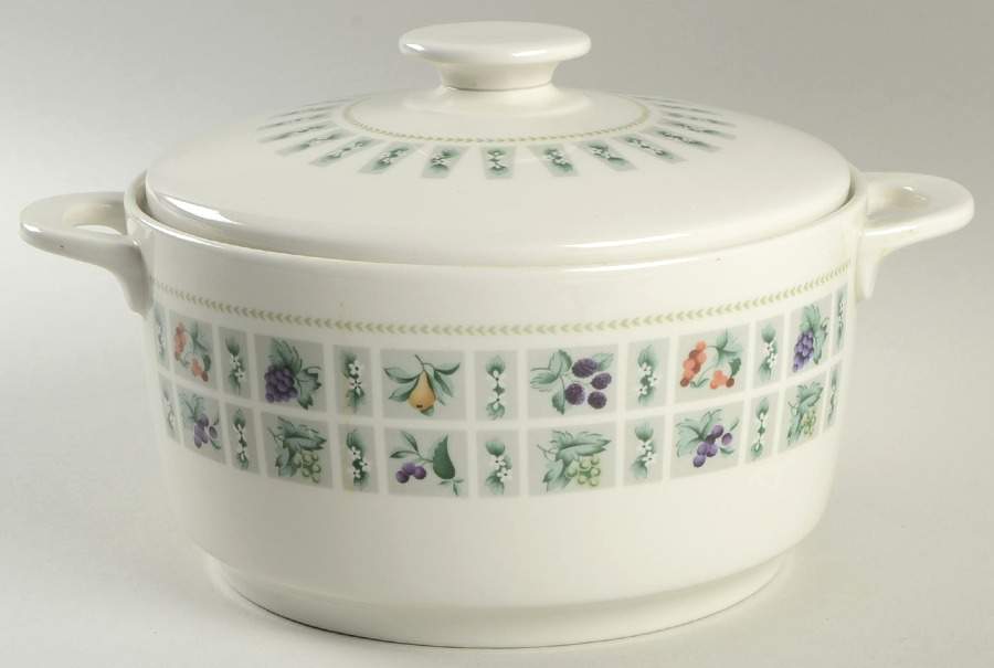 Tapestry 2 Qt Round Covered Casserole by Royal Doulton-1