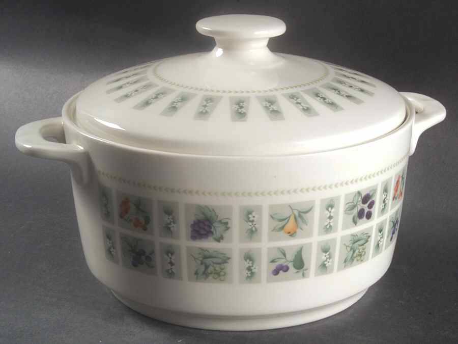 Tapestry 1.25 Qt Round Covered Casserole by Royal Doulton-1