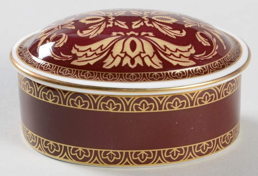 Tennyson Small Oval Box & Lid by Royal Doulton-1