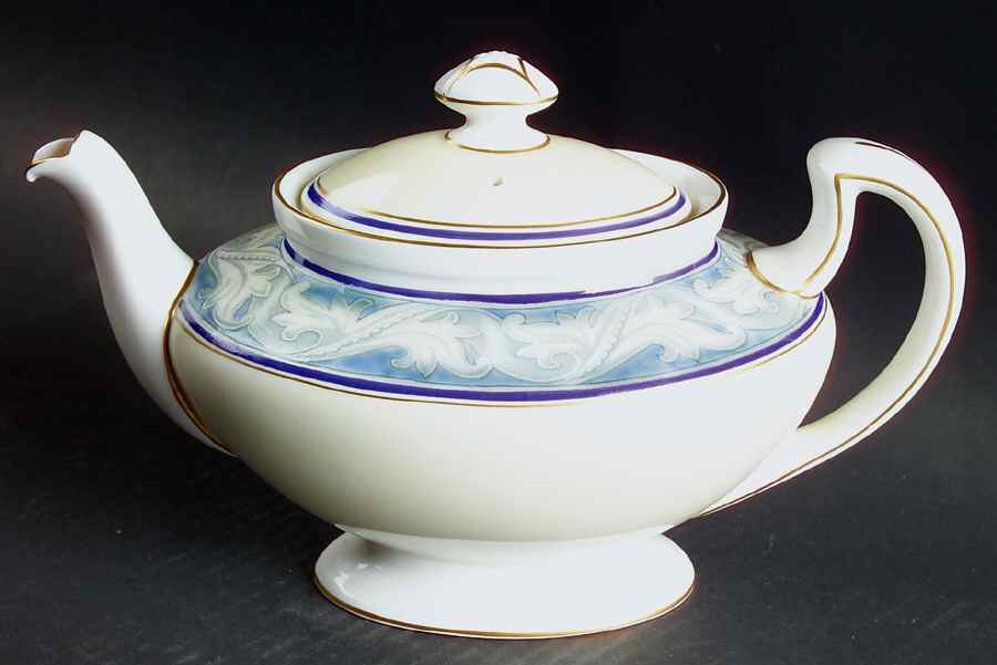 The Tewkesbury Teapot & Lid by Royal Doulton-1