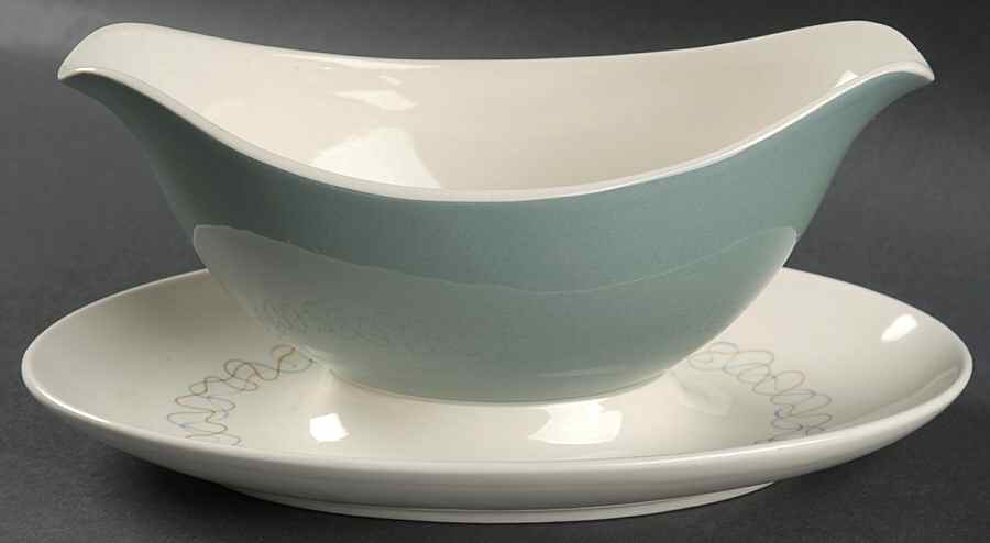 Tracery Gravy Boat with Attached Underplate by Royal Doulton-1