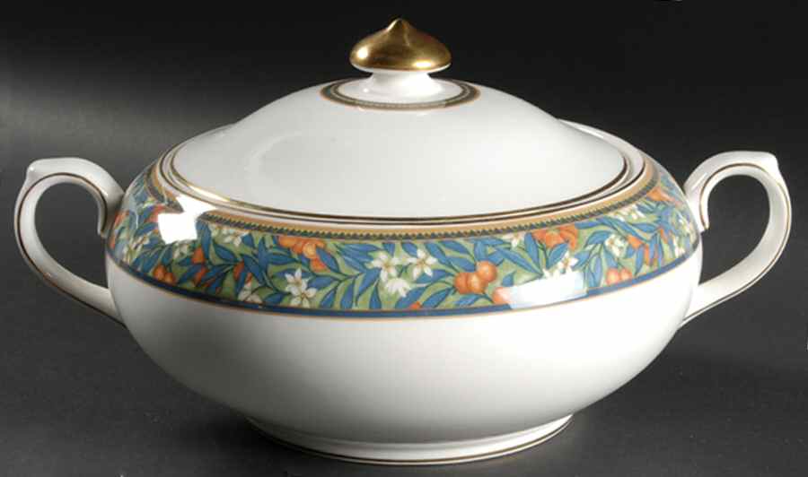 Tudor Grove Round Covered Vegetable by Royal Doulton-1