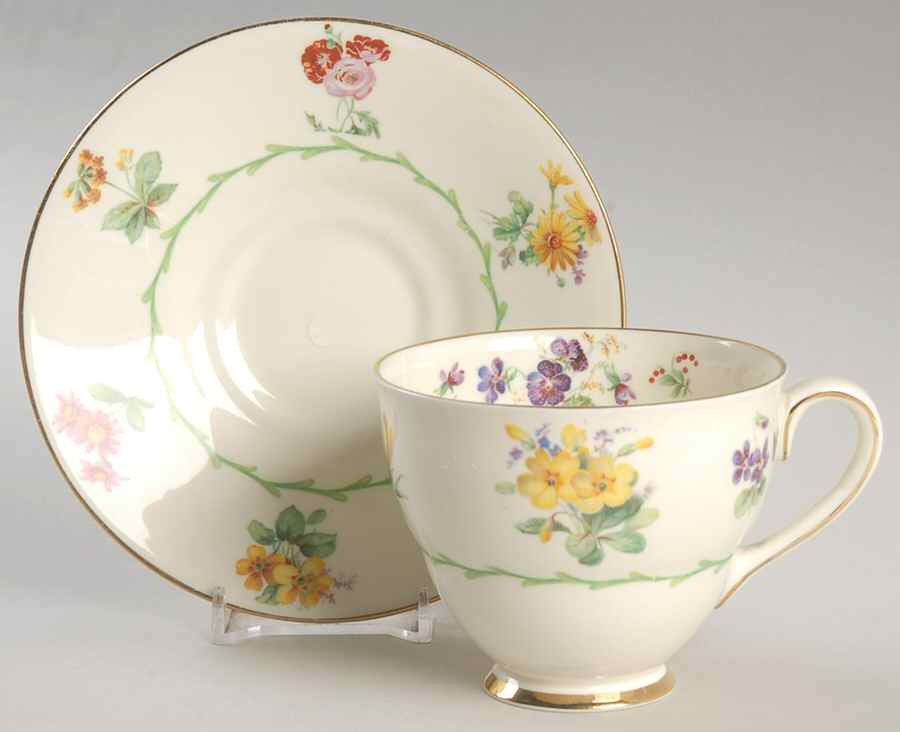 V1566 Footed Cup & Saucer Set by Royal Doulton-1