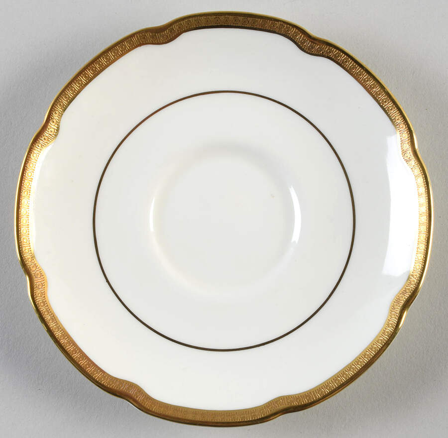 V2102 Saucer by Royal Doulton-1