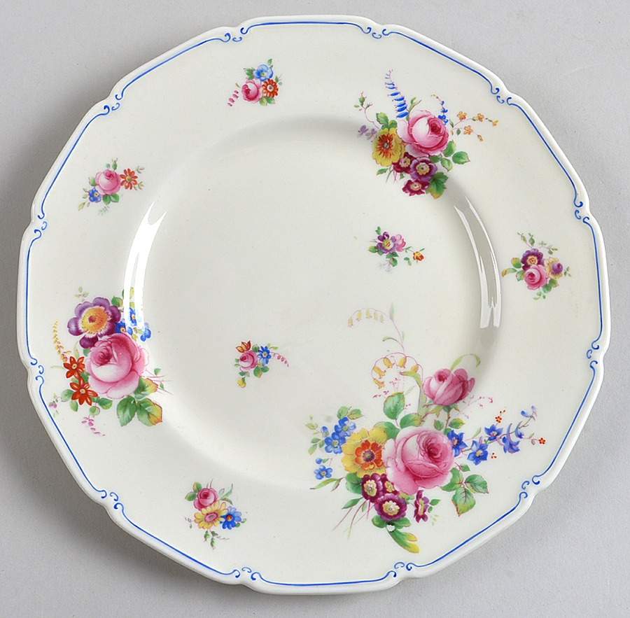 V335 Luncheon Plate by Royal Doulton-1