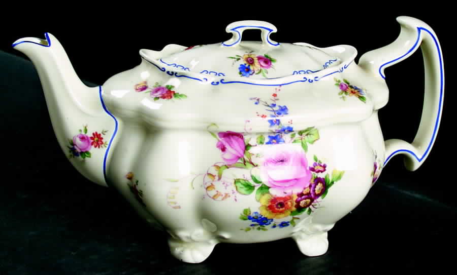 V335 Teapot & Lid by Royal Doulton-1