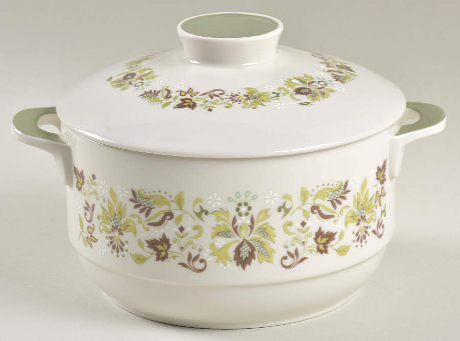 Vanity Fair 1.5 Qt Round Covered Casserole by Royal Doulton-1