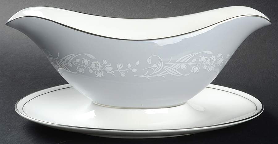 Valleyfield Gravy Boat with Attached Underplate by Royal Doulton-1