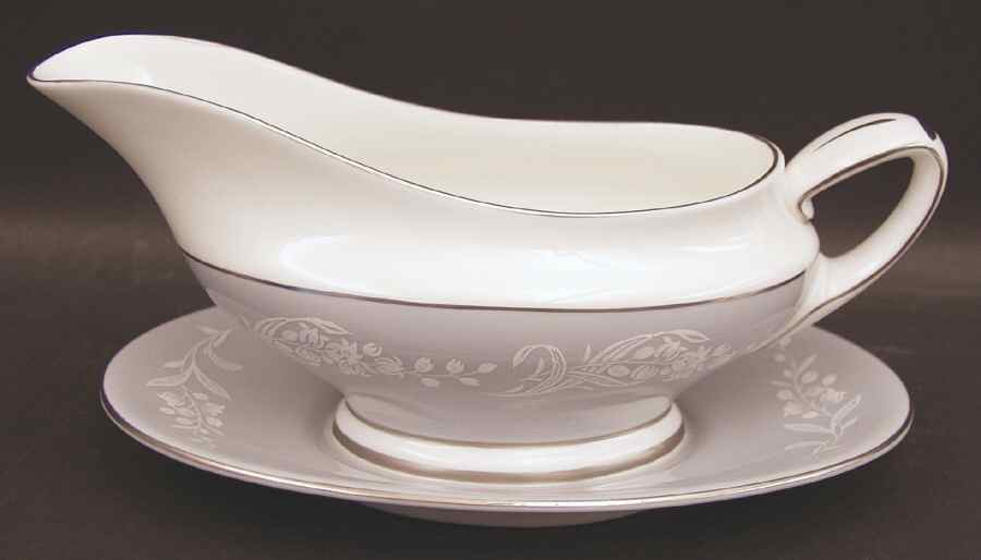 Valleyfield Gravy Boat with Attached Underplate by Royal Doulton-1