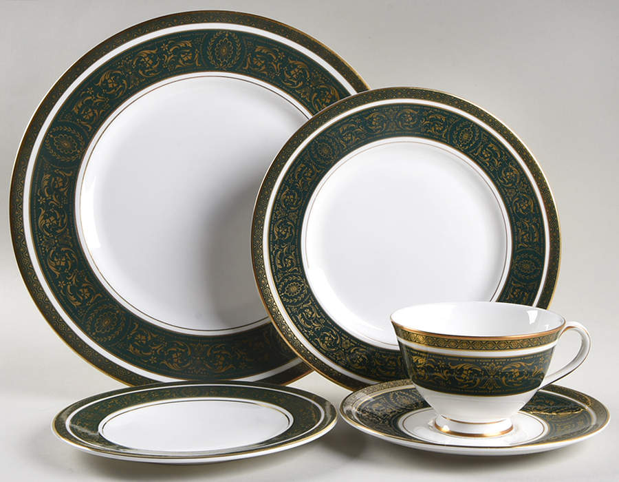 Vanborough Green 5 Piece Place Setting by Royal Doulton-1