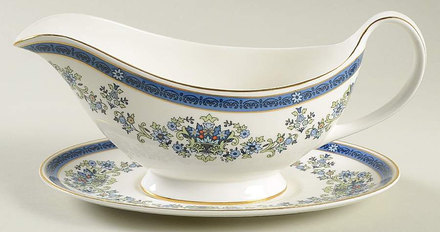 Venetia Gravy Boat & Underplate by Royal Doulton-1