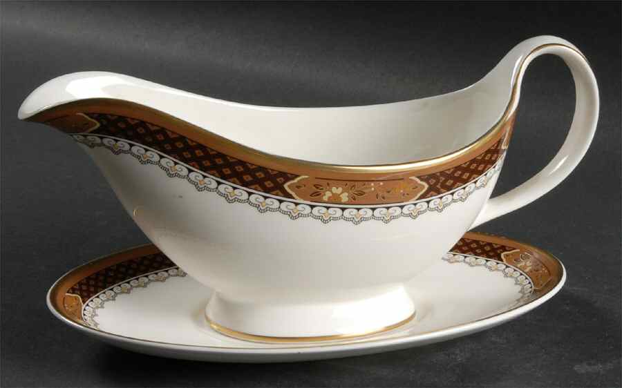 Verona Gravy Boat & Underplate by Royal Doulton-1