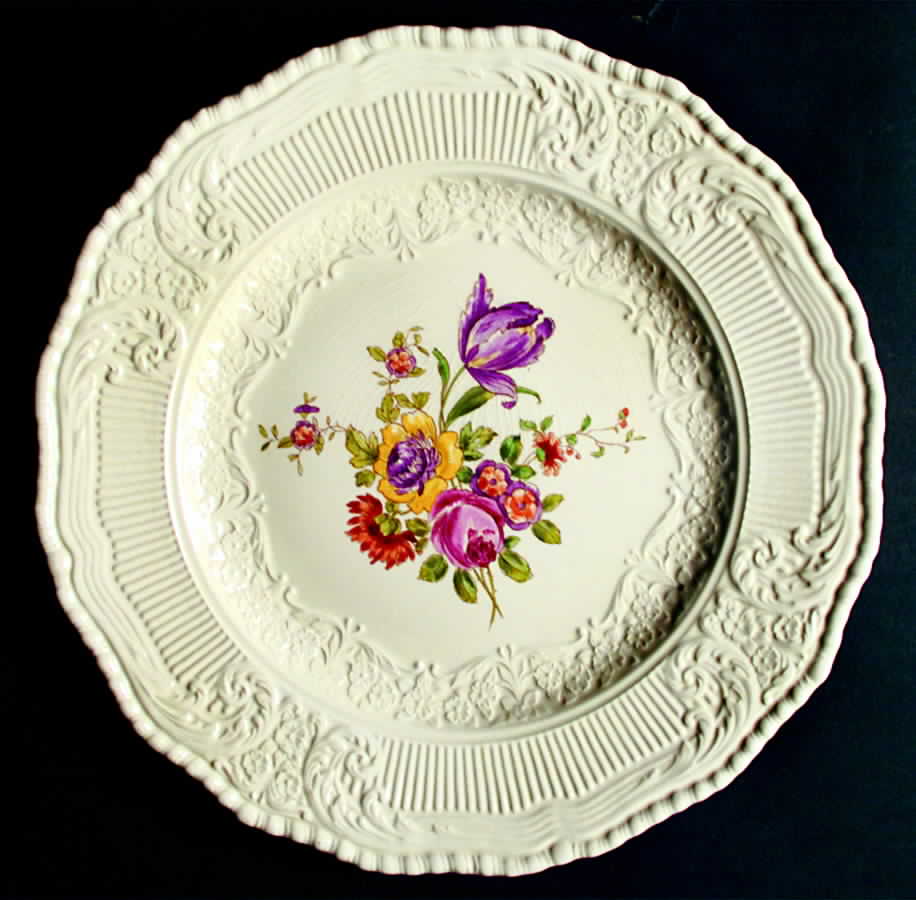D5671 Dinner Plate by Royal Doulton-1