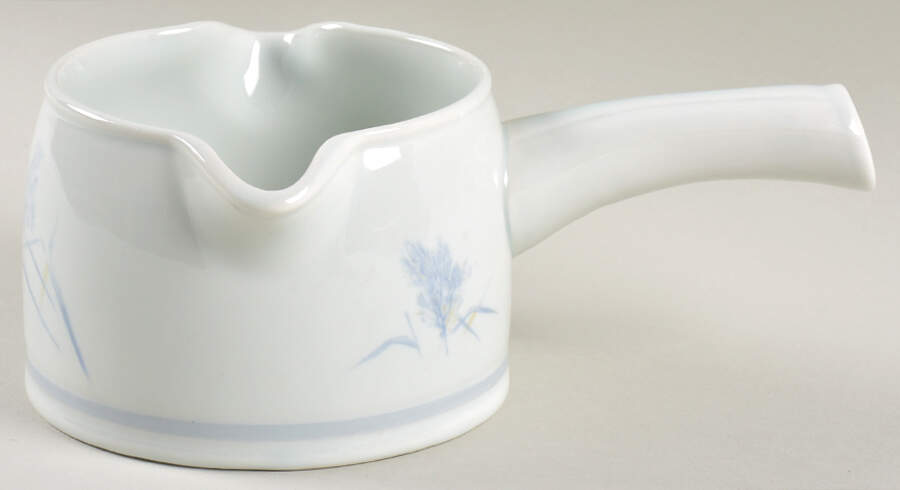 Whisper Gravy Boat by Royal Doulton-1